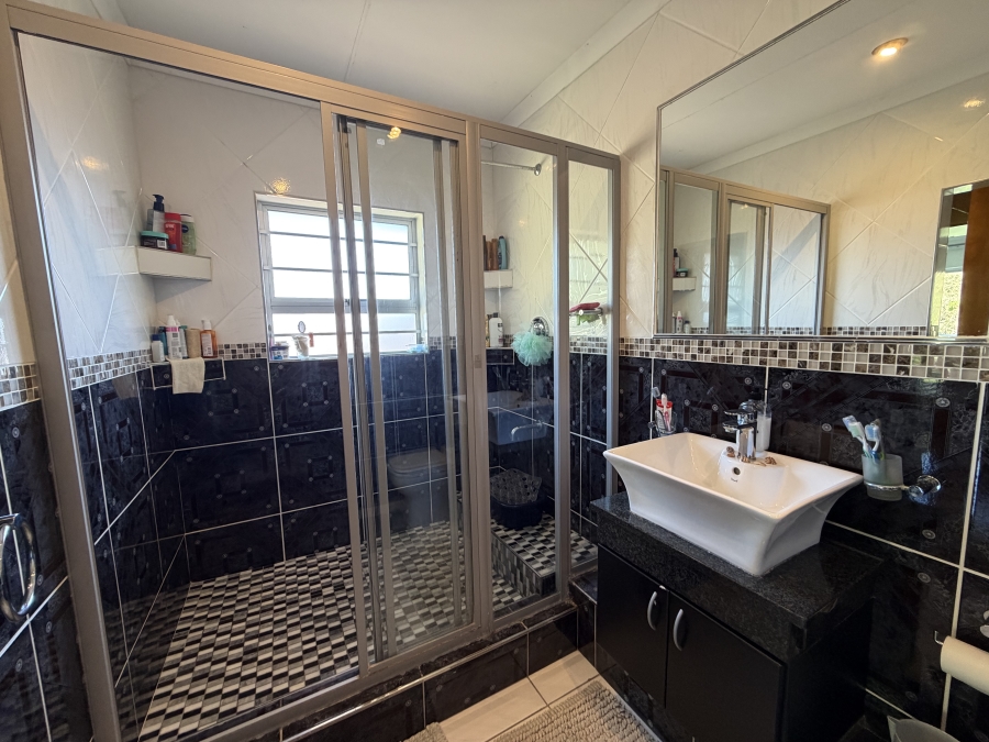 4 Bedroom Property for Sale in Blue Bend Eastern Cape